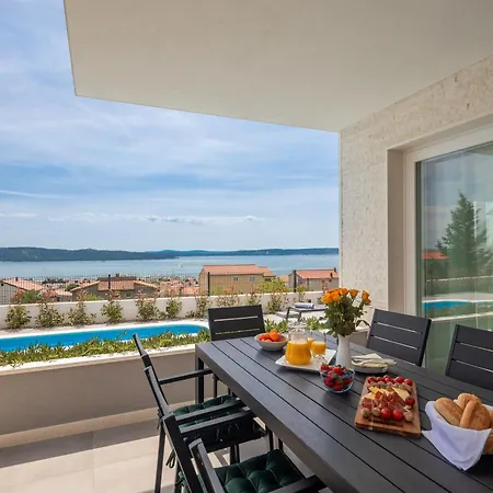 Villa Aurum With A Sea View Kastela