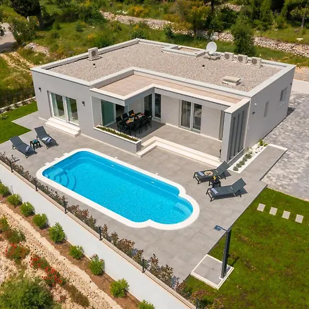 Villa Aurum With A Sea View Kastela